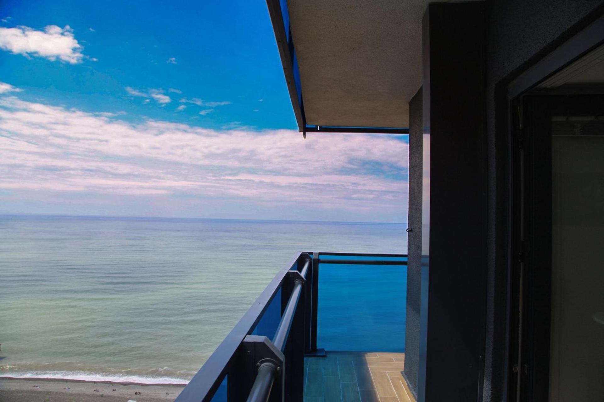 Luxury Beach Front Hotel Batumi Exterior foto
